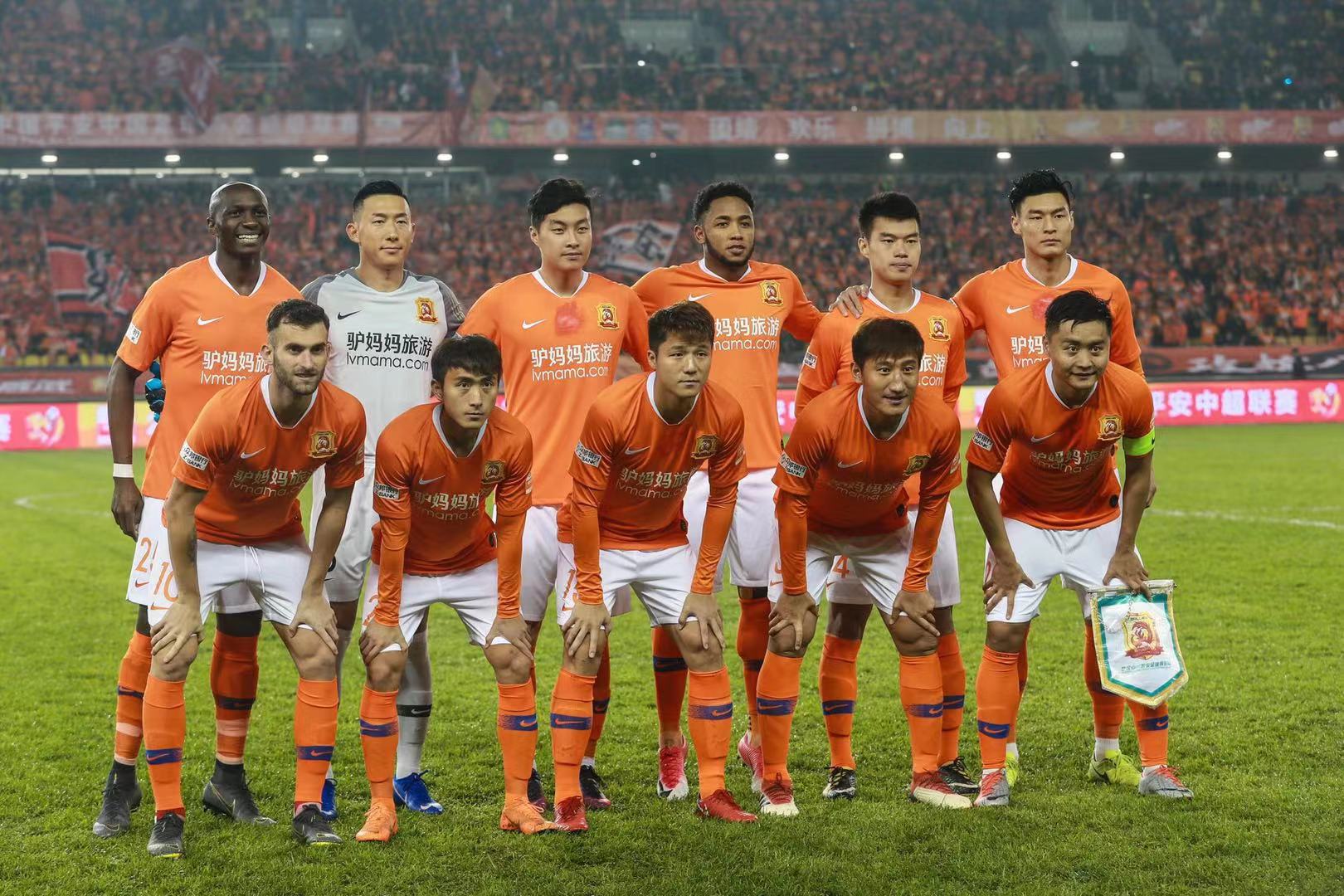 受媒体采访 受媒体采访